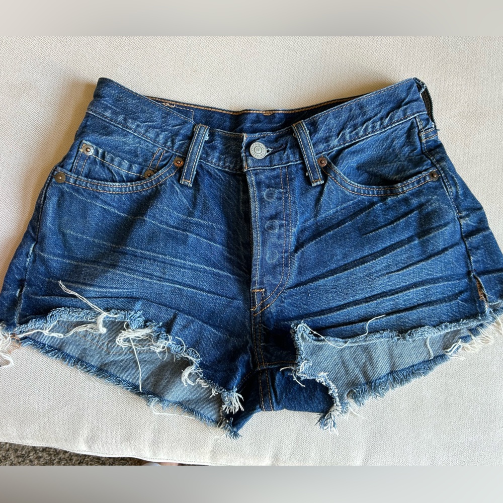 501 Levi’s Buttom Fly Jean / Denim Shorts Size W24